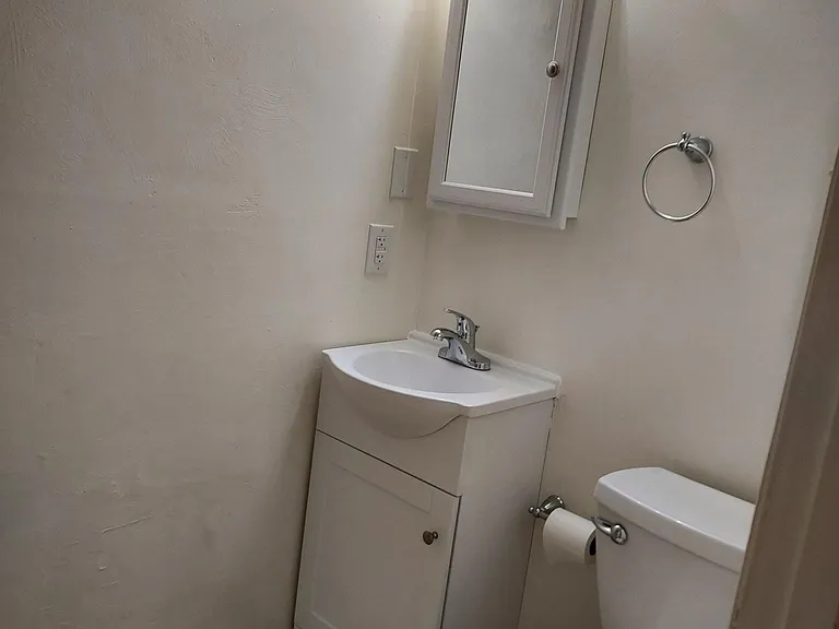 202 N Highland Ave #4 — Photo 11