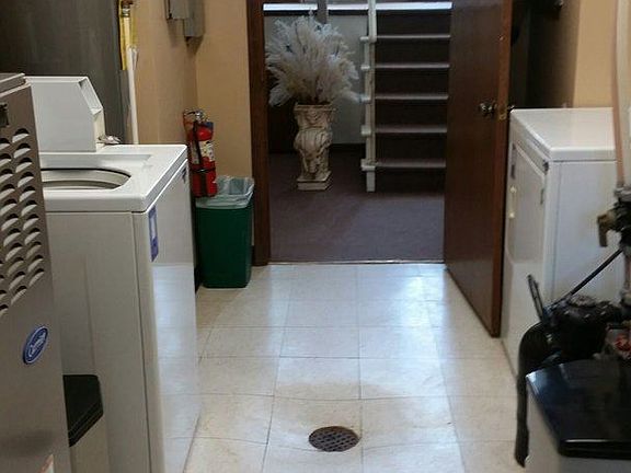 3rd image of 1319 38th St APT A