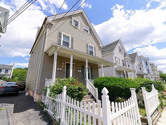 2nd image of 32 Myrtle St