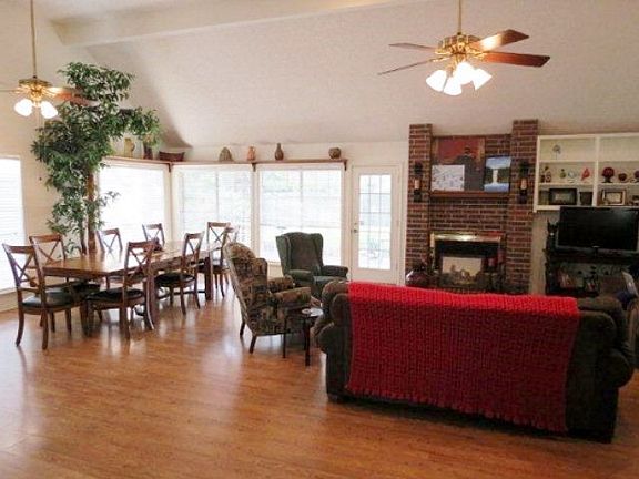 2nd image of 204 Woodridge Dr