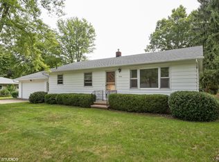 1862 N Donna Dr, Stevensville, MI 49127