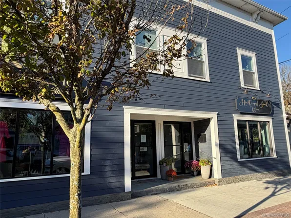 87-89 W Main St, East Islip, NY 11730