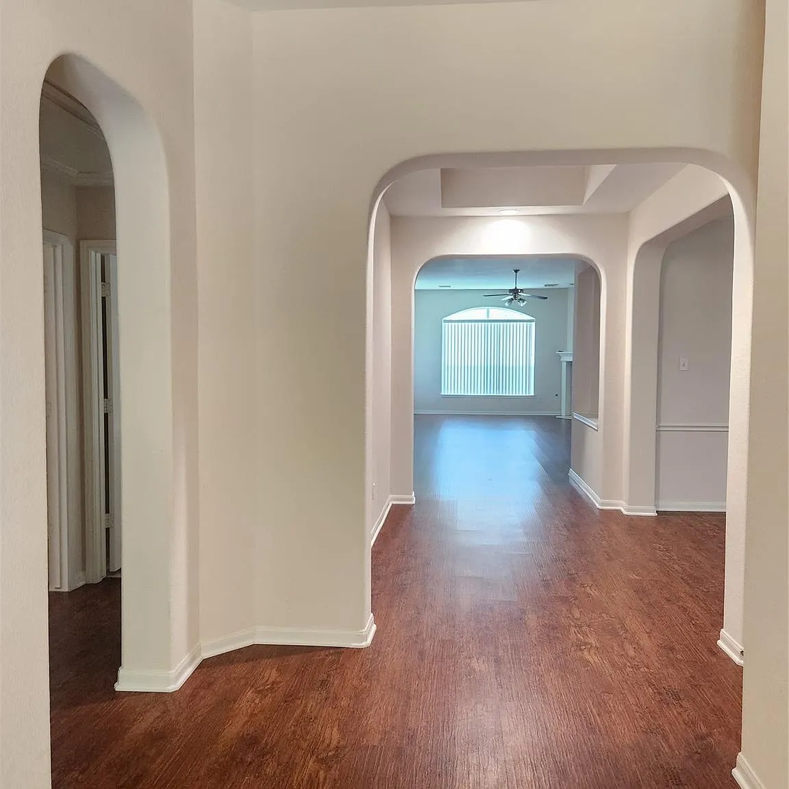 4 bed, 2.0 bath, 2376 sqft, $2,350 — Photo 4