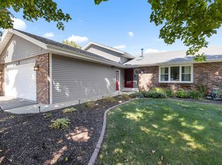10510 Baederwood Dr, Machesney Park, IL 61115