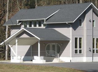 21 Grouse Ln, Mill Hall, PA 17751