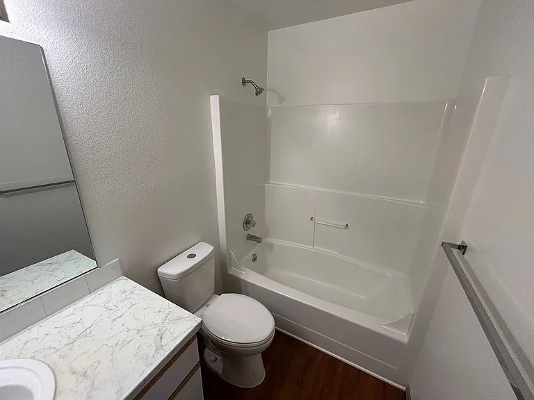 950 South Ash — Photo 15