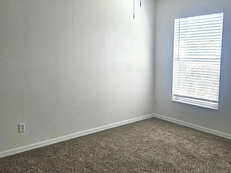 25173 Mercedes Dr — Photo 24