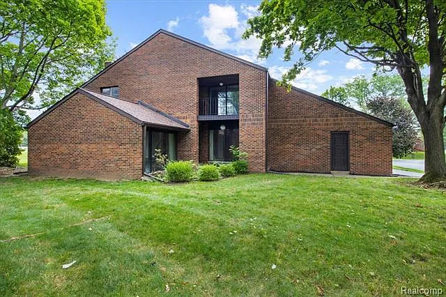 4 Brookwood Ln — Photo 2