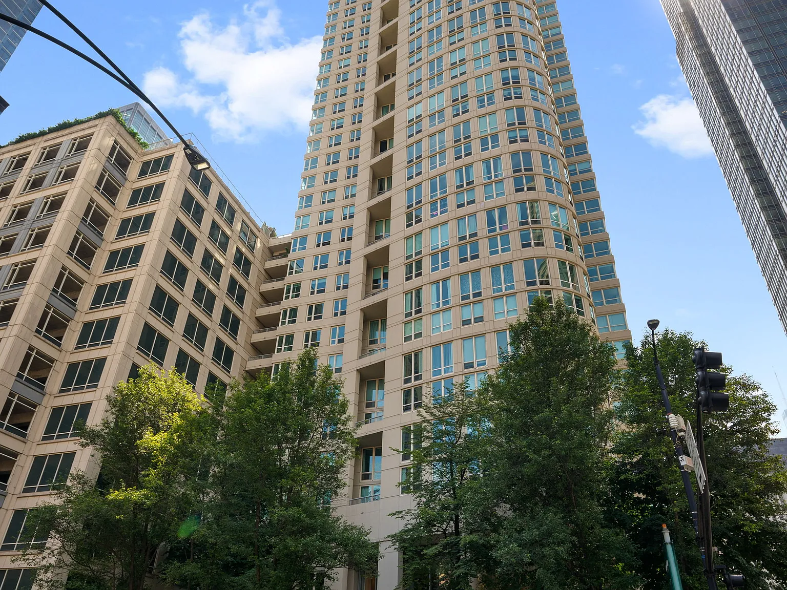 1 bed, 800 sqft, $2,495 — Photo 1