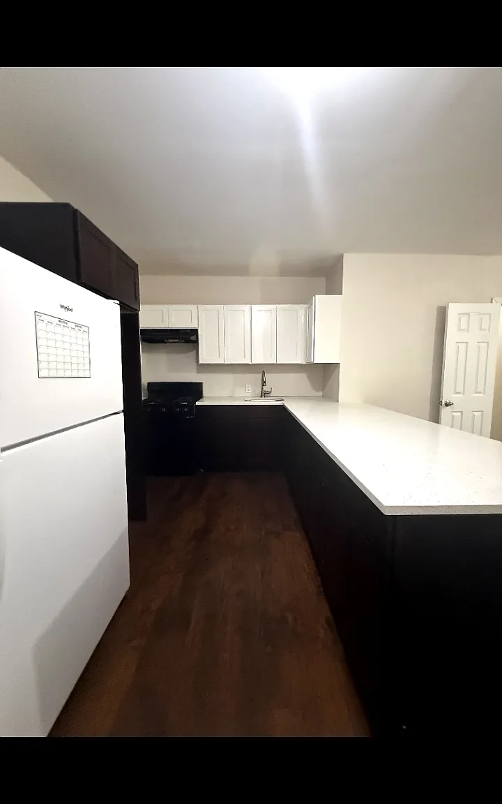 3 bed, $1,900 — Photo 1
