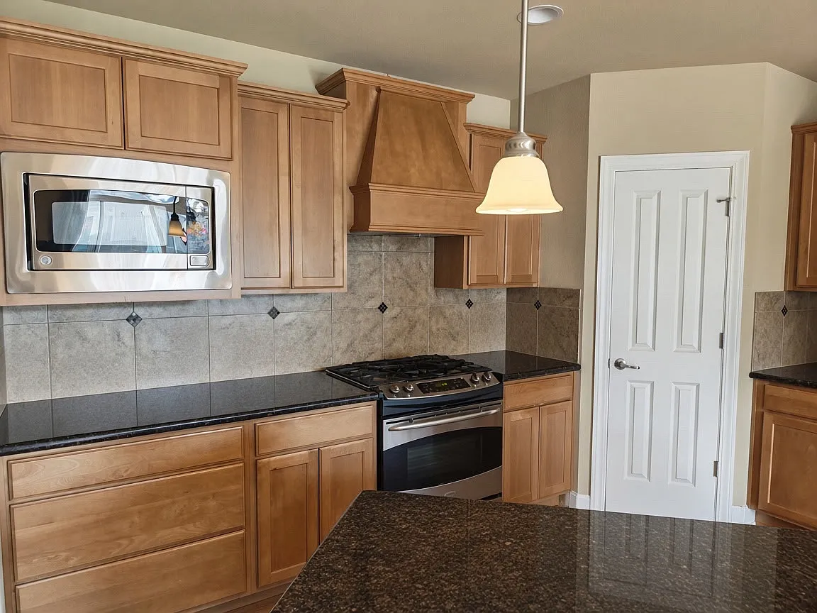 4 bed, 2730 sqft, $3,999 — Photo 4
