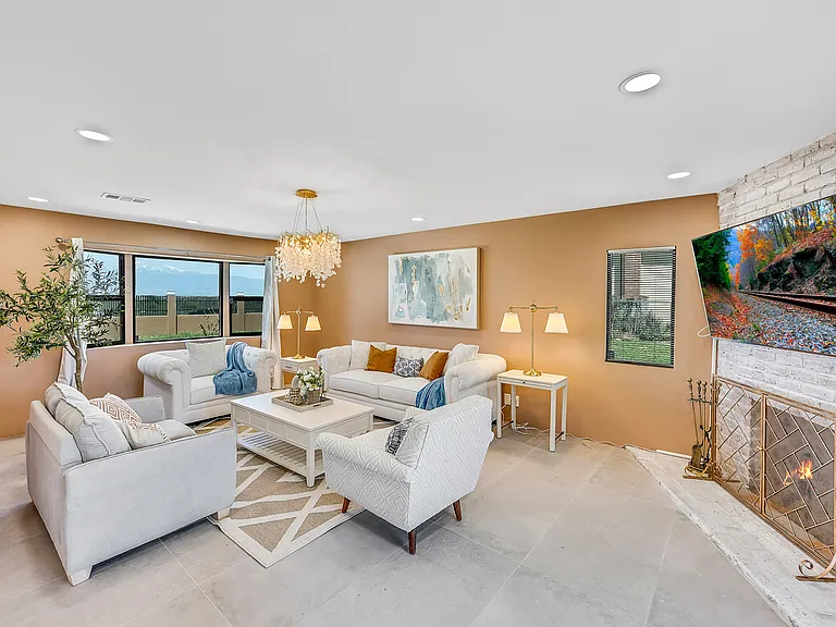 1080 River Dr — Photo 10