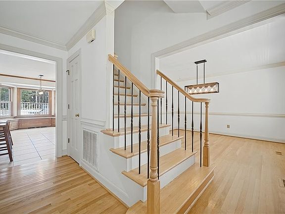 4th image of 3421 Anita Cir