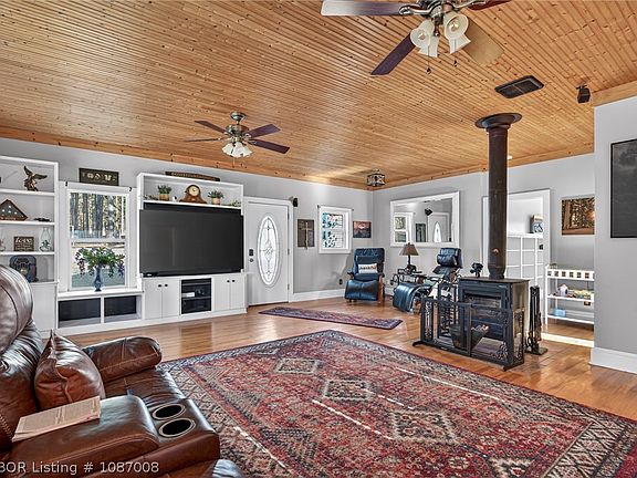 4th image of 10014 Old 81 Loop