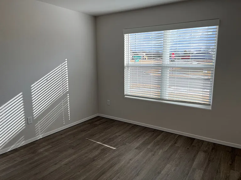 3313 E Jacob Ln — Photo 7