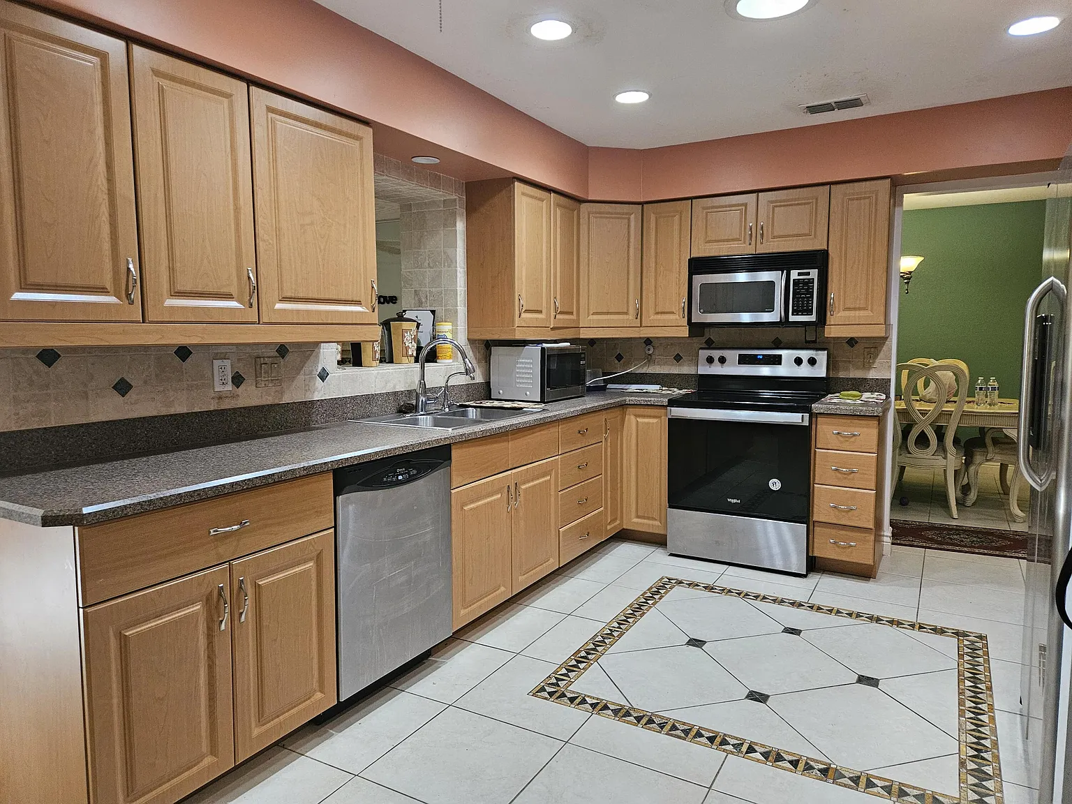 2 bed, 2.0 bath, 1842 sqft, $2,250 — Photo 3