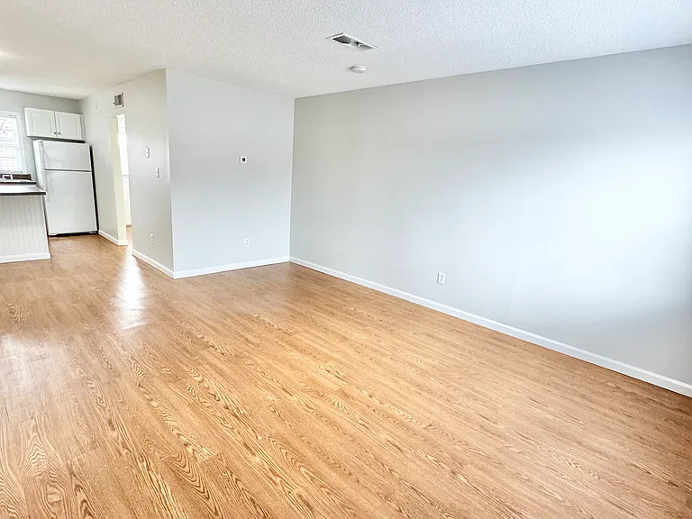727 Kentucky Pkwy — Photo 2