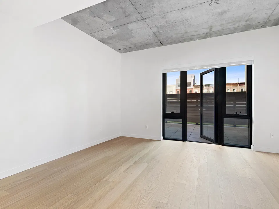 860 Lorimer St #2D