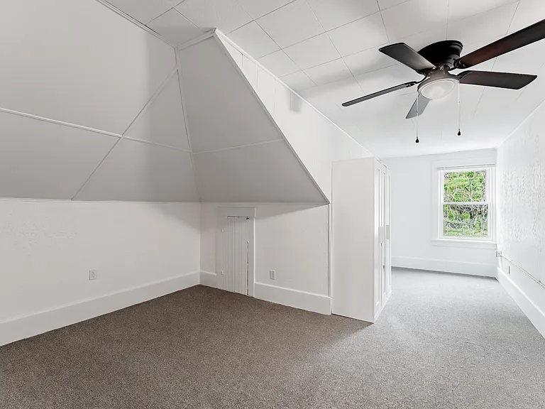 496 Dorsey Ave — Photo 95
