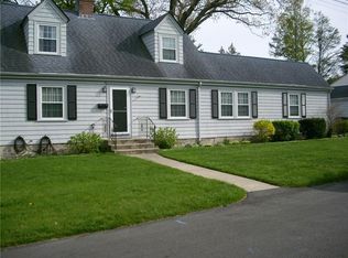 20 Bassett Ave, Warwick, RI 02889
