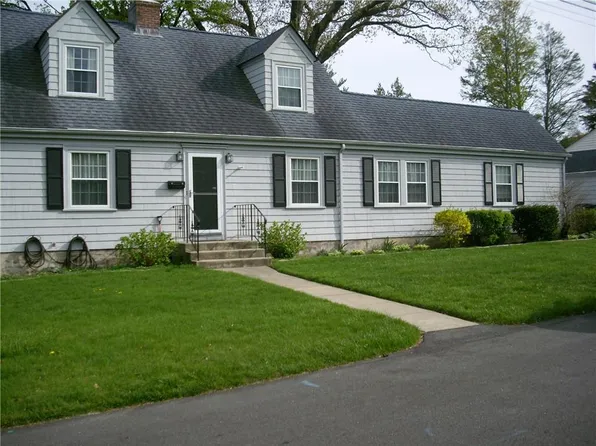 20 Bassett Ave, Warwick, RI 02889