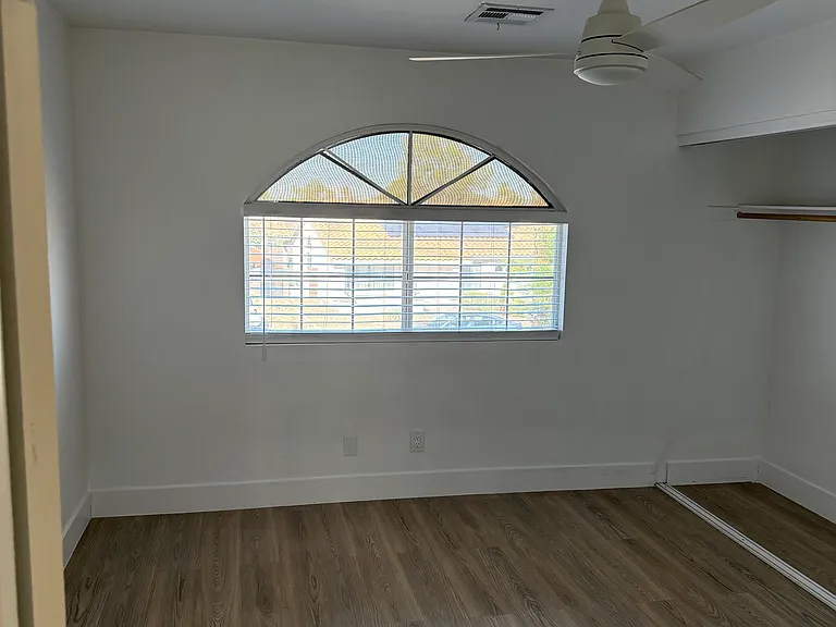 909 Sparrow Ct — Photo 16