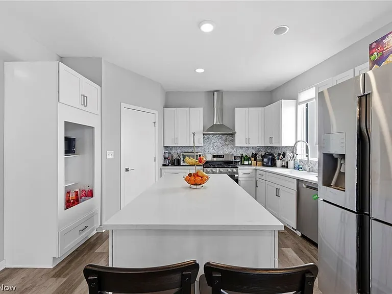 402 Jefferson Ave — Photo 6