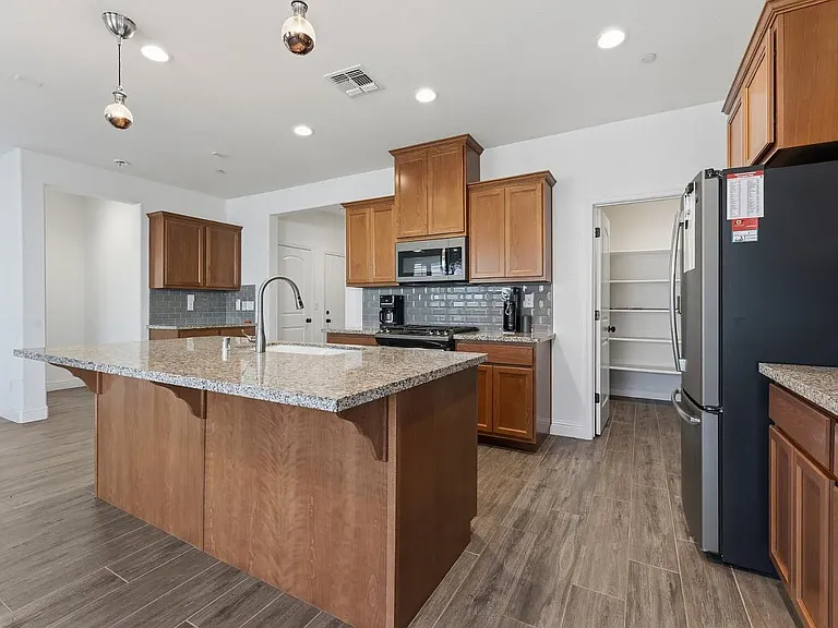 355 Marigold Dr — Photo 17