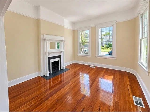 4 bed, 1.5 bath, 2270 sqft, $3,075 — Photo 4