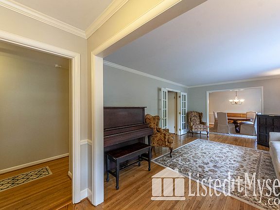 5th image of 2105 Woodhue Cir