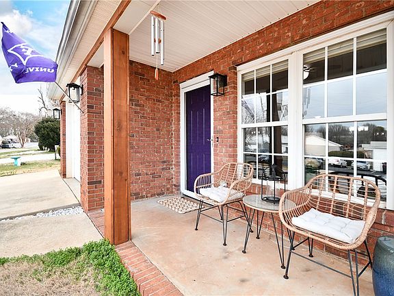 2nd image of 120 Mid Town Sq