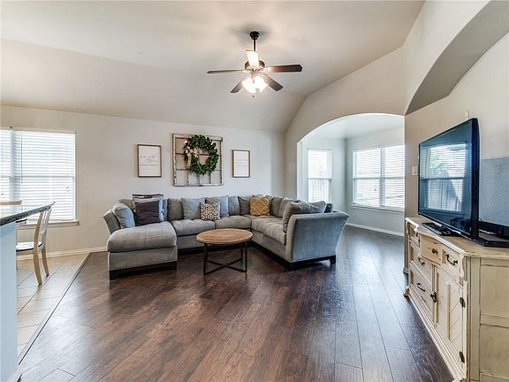 5th image of 1109 Lone Pine Dr
