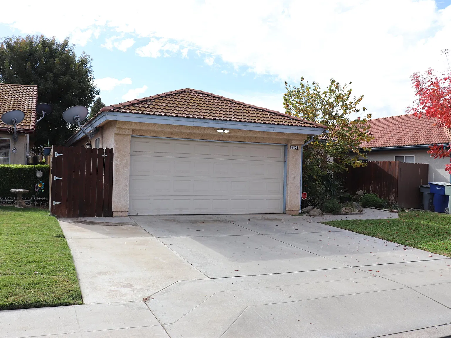 5725 W Vartikian Ave - 1 — Photo 1