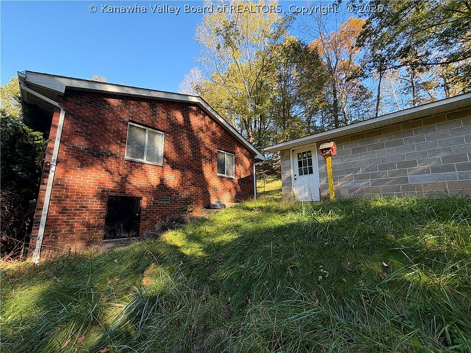 28th image of 1158 Amma Rd