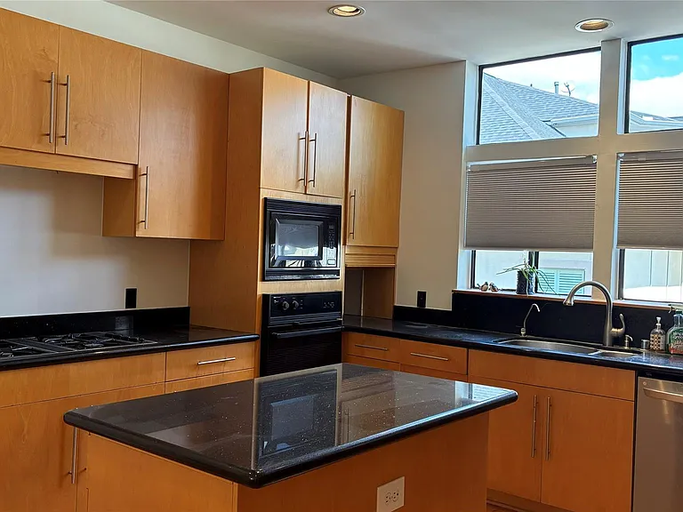 6320 Haskell St #A — Photo 15