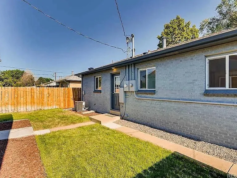 5190 E 33rd Ave — Photo 13