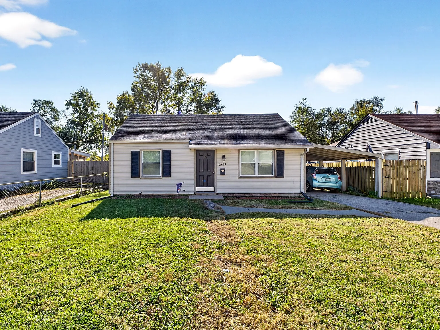 3 bed, 853 sqft, $1,599 — Photo 2