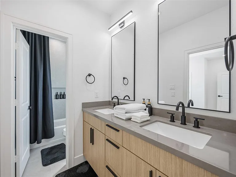8102 Cannon St #A — Photo 25