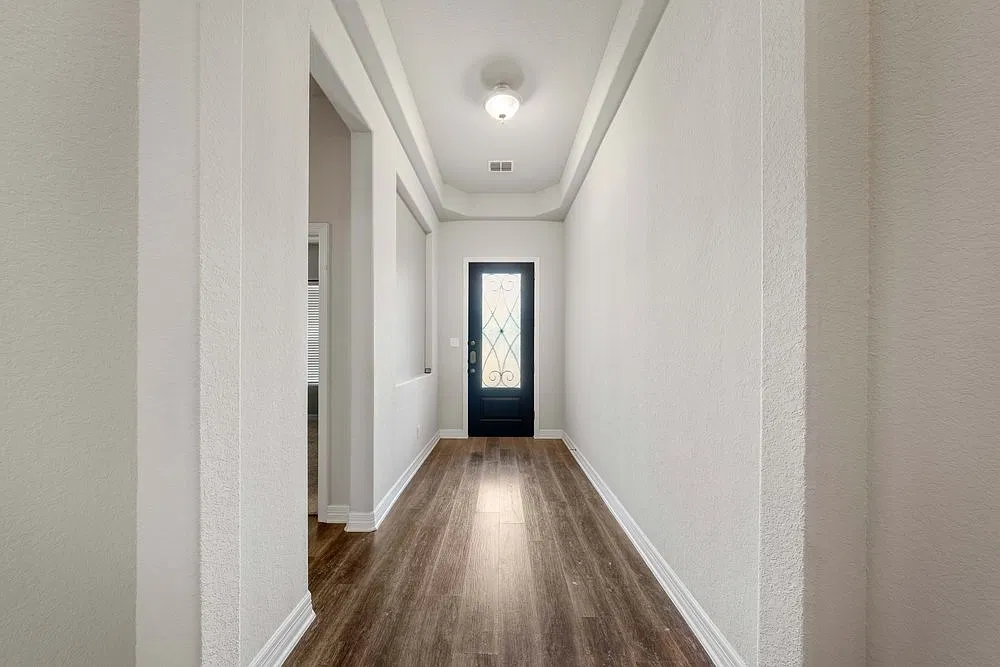 Spacious 4-Bed Home with Modern Upgrades, Private Yard & Community Pool in New Braunfels — Photo 4