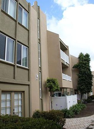 3rd image of 3030 Suncrest Dr Unit 902