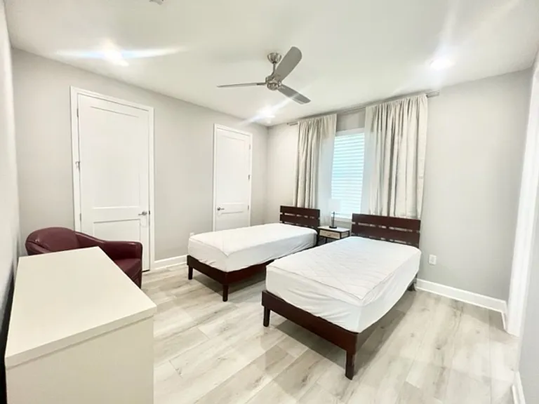 213 Allen St — Photo 18