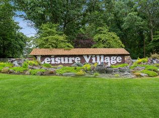 236 Blackpool Ct UNIT B, Ridge, NY 11961