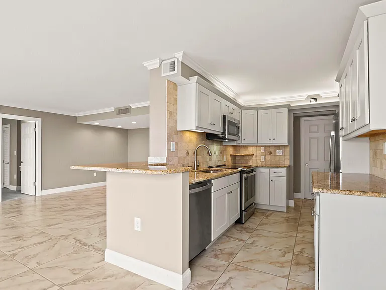 4200 N Ocean Dr #1-203 — Photo 12