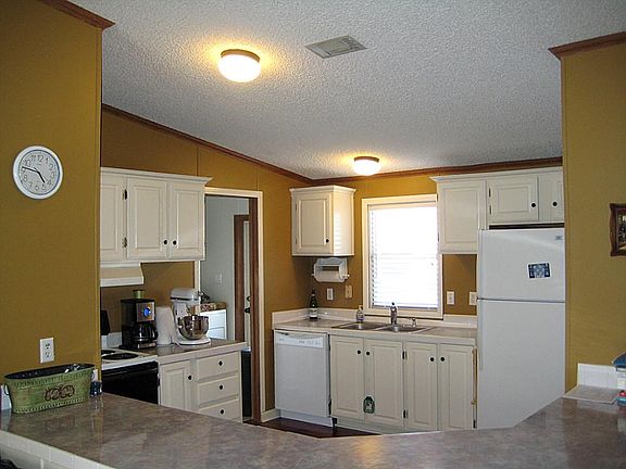 LARGE KITCHEN WITH PLENTY OF COUNTER & CABINET SPACE.