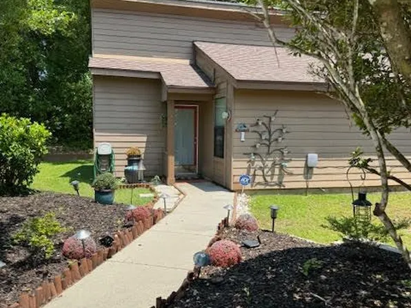 1 Pelican Cv, Diamondhead, MS 39525