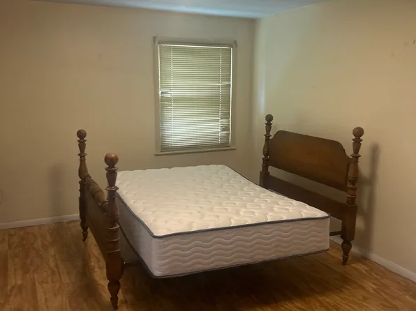 (undisclosed Address), Springfield, MA 01109