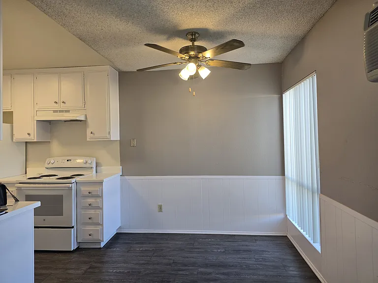 Valley House Apartments — Photo 8