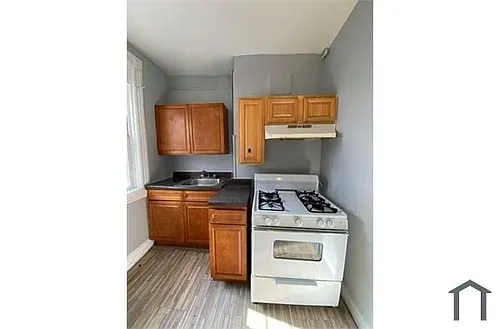 164 Waverly St Photo 1