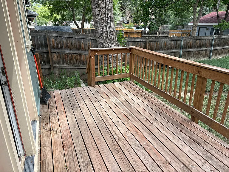 1105 E Platte Ave — Photo 16