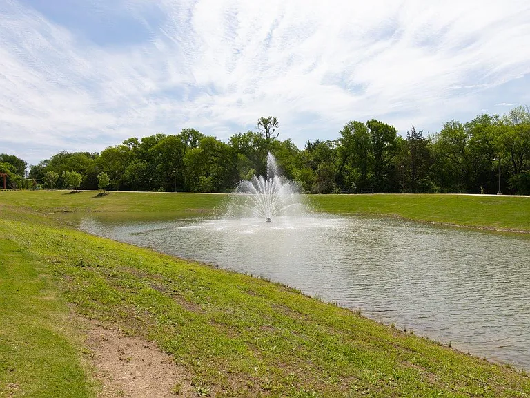 1604 Mineral Point Pl — Photo 36